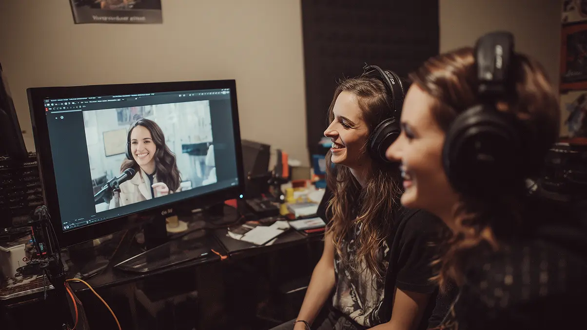 Virtual communication with fans